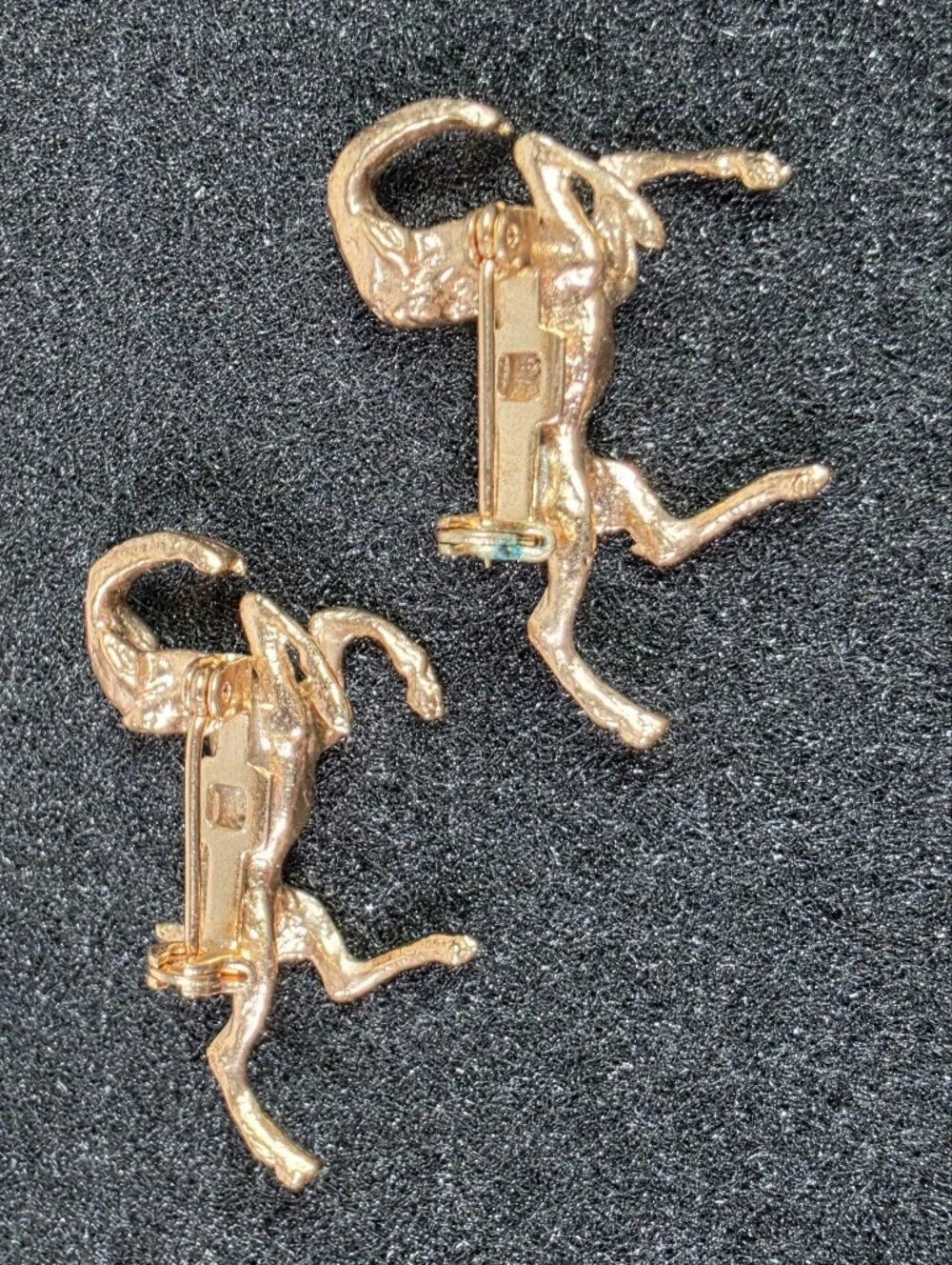 Gold-tone Ram Pin Set - Animal Brooches Or Scatter Pins Pair